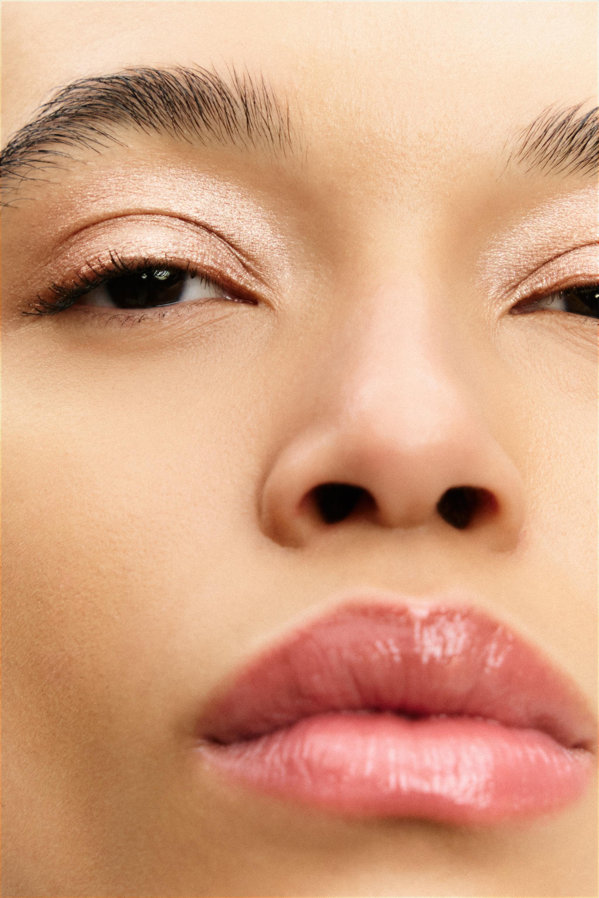 THE EYESHADOW STICK LUDOVIC DE SAINT SERNIN x ZARA